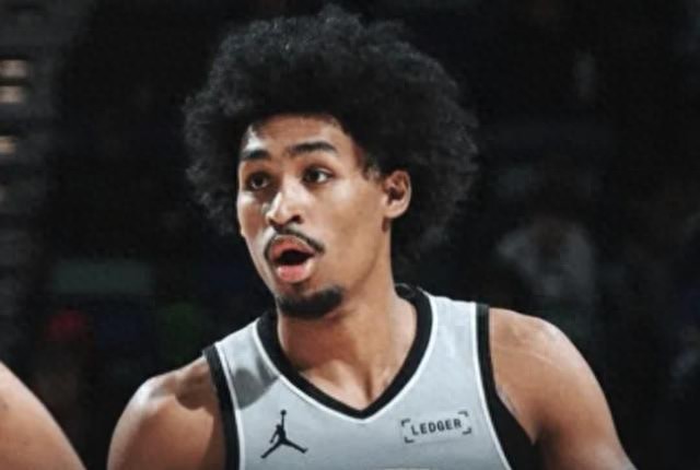 哈珀成长起来之后还让他替补吗虽然说薪资上让fox打替补有点不合适，但是过两年