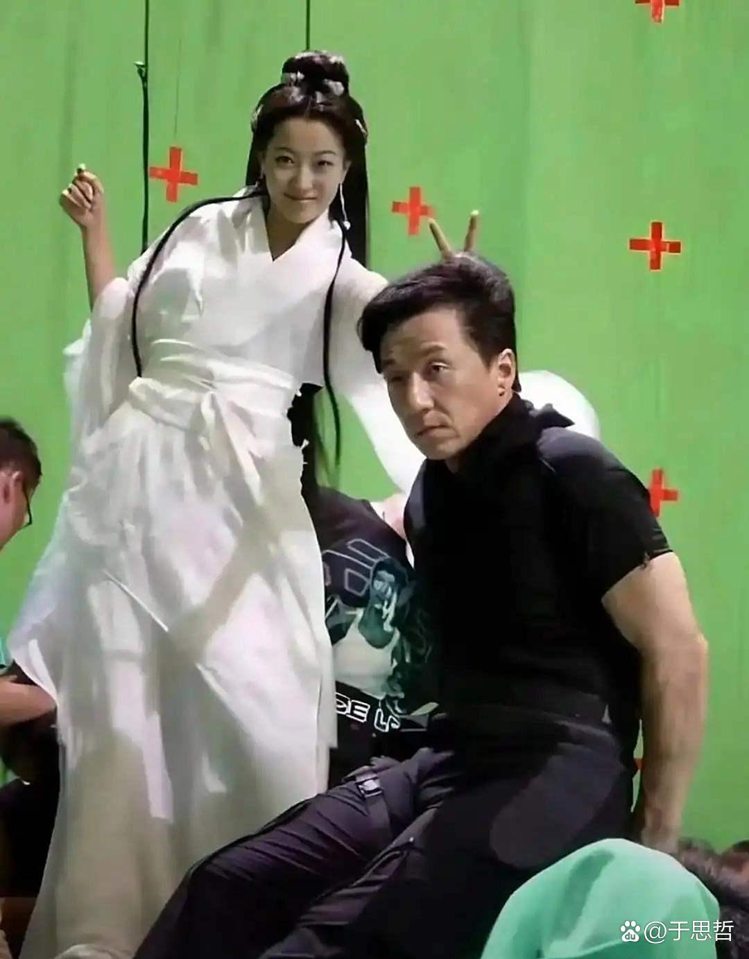 成龙和金喜善拍神话的时候。没看出来金喜善哪漂亮。