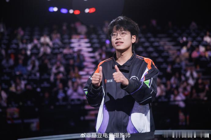 完美男人李自威李自威好强大呀，而且对待每一个人都非常的温柔，对于如此强大的操控力