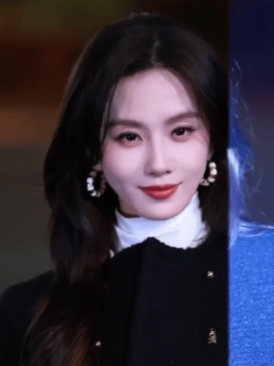 诗诗的美一如既往！又一次心动了呢