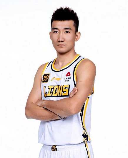 男篮孙铭徽的十大简历要点：一、出生信息：1996年4月26日出生于吉林省吉林