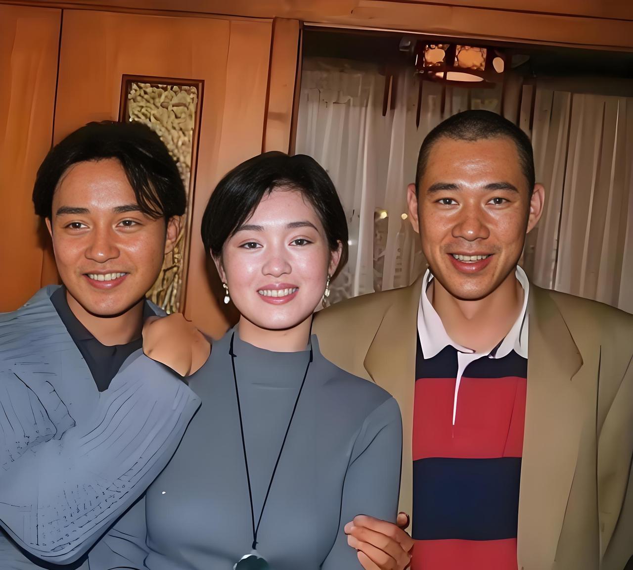 画面中的俊男靓女，都是当今影视圈，大名鼎鼎的风云人物。如今，能够认出他们的，恐怕