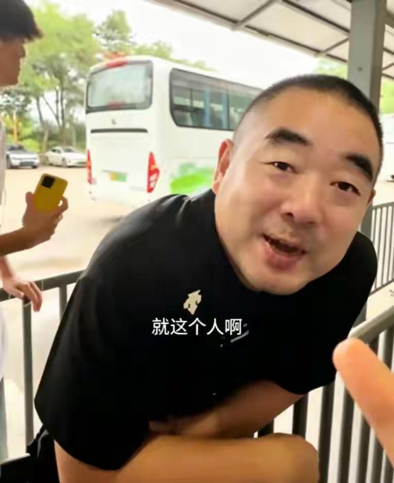 慕田峪长城导游带外籍游客插队辱骂游客事件完整梳理与评析一、事件完整经过