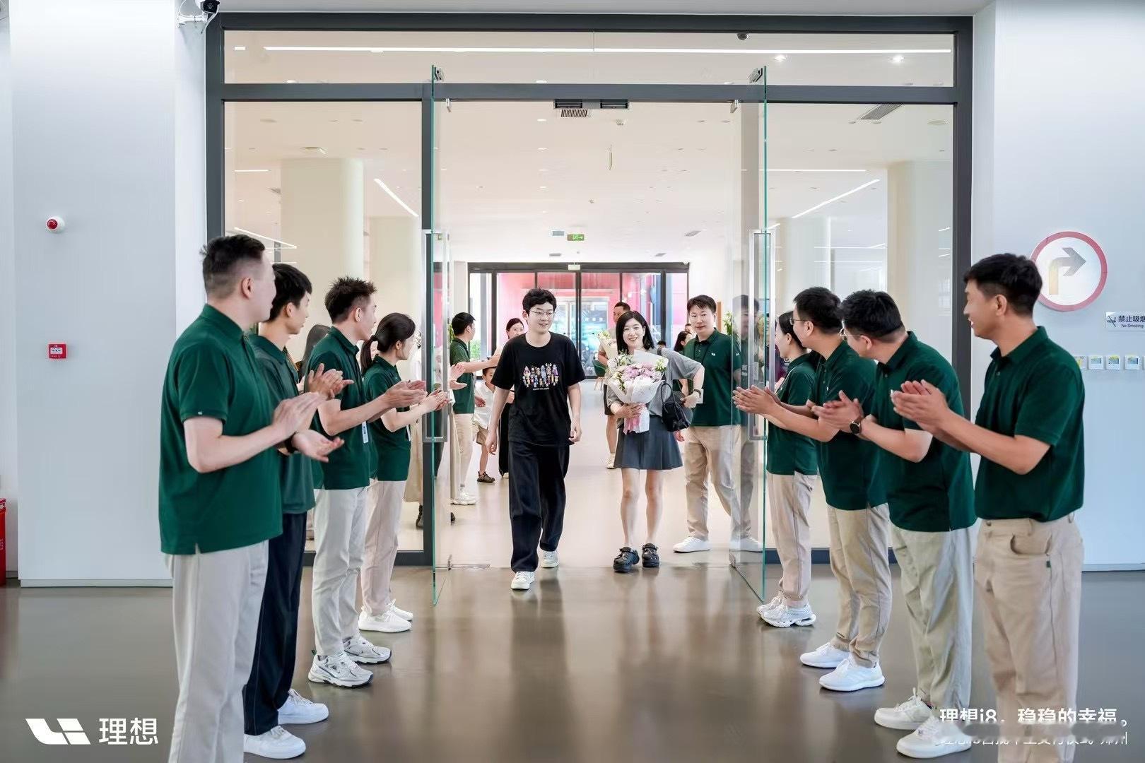 理想i8开启全国交付，幸福的瞬间[比心]理想i8​​​