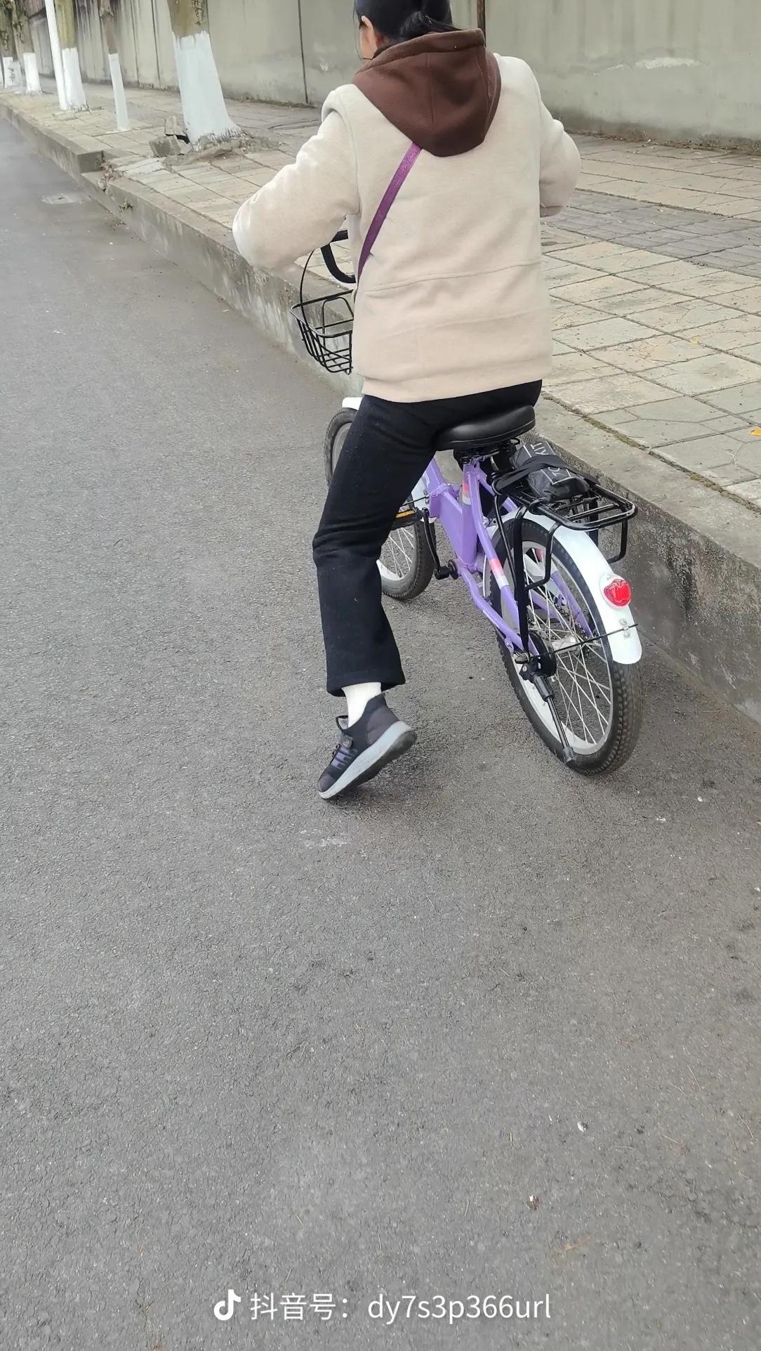 医院查不出病因，半身瘫痪半个月，找“看事的”弄完，直接可以骑车干活！太玄了！