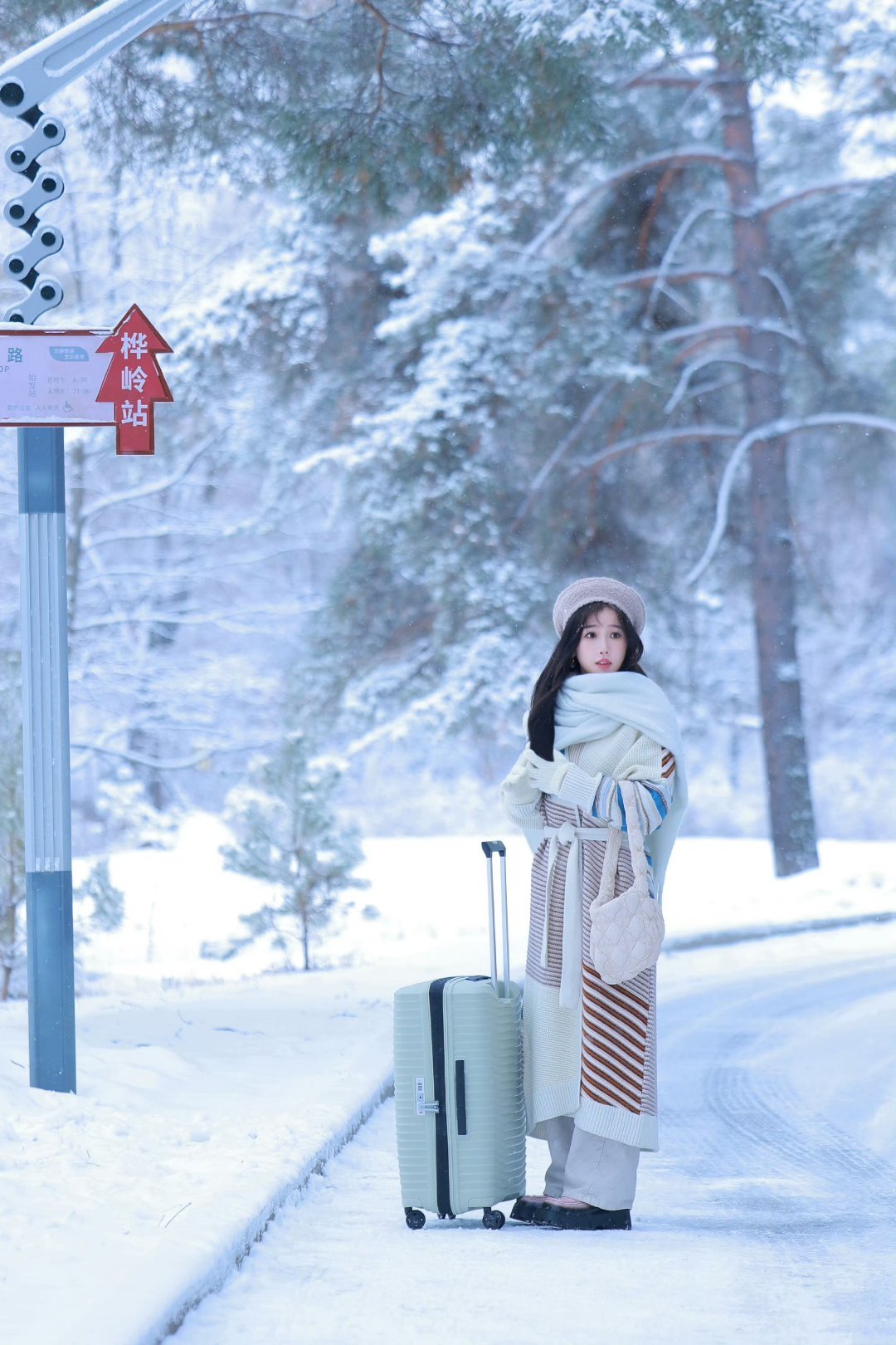 虞书欣静谧雪地静听欣跳声虞书欣旅行雪人来信卫枝寄来一组桦岭明信片📩静谧雪地里