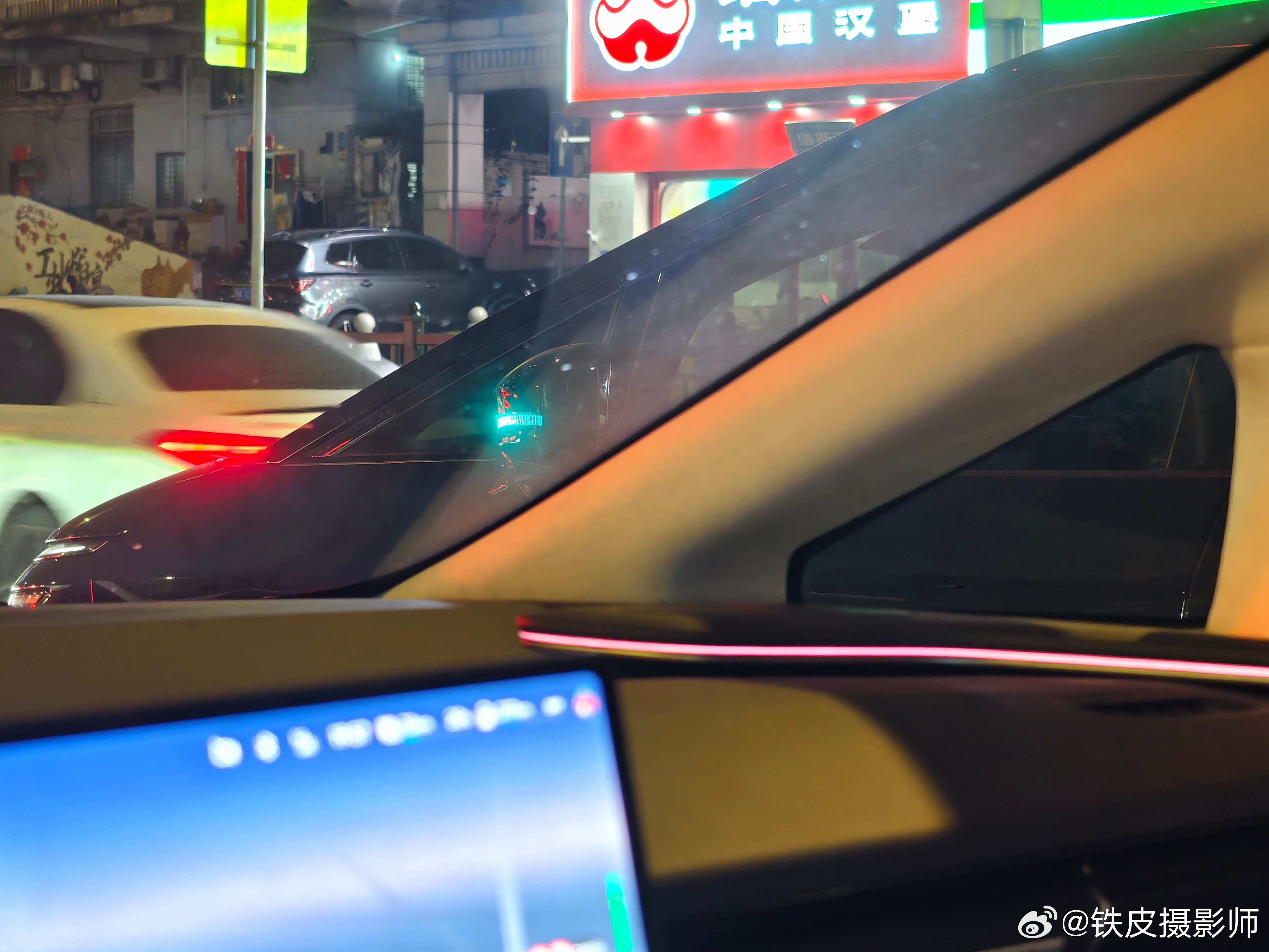 卧曹！今晚周末晚高峰路况这么好的吗？从办公室开车回家，小鹏X9的VLA2