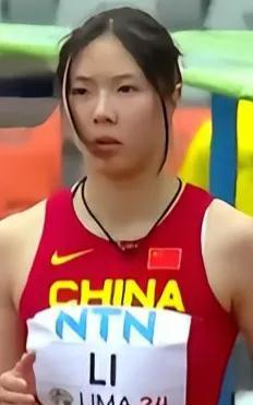 李艺，2005年出生的湖南田径运动员。她进步迅猛，2024年全国田径大奖赛跳出1