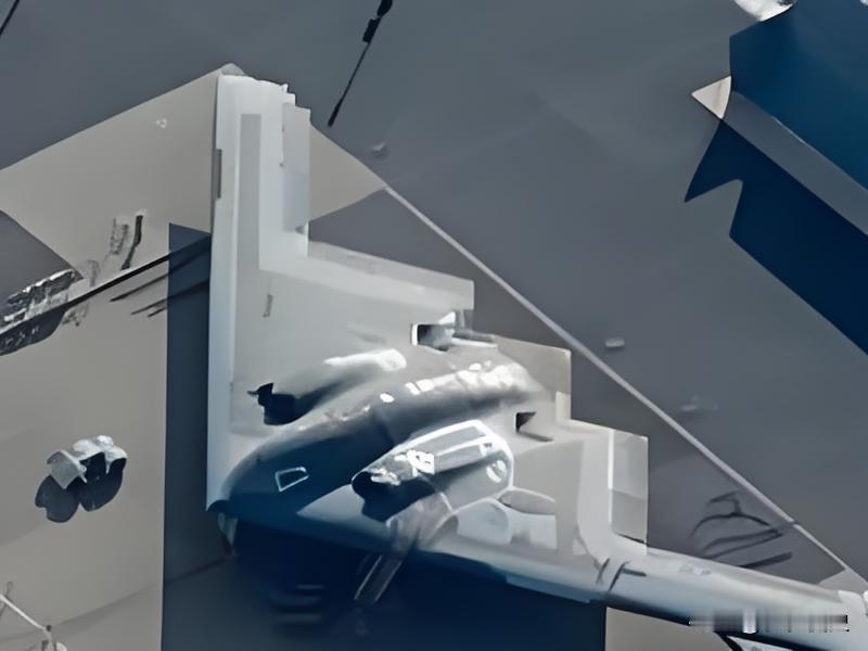 美国B-2轰炸机是中国克星？说白了，现在全球最顶尖的轰炸机，一个是俄罗斯的“白天