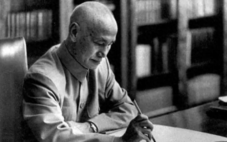 贴身侍卫戴燕回忆1988年蒋经国去世时，孔二小姐突然发出很大的笑声，这背后有什么