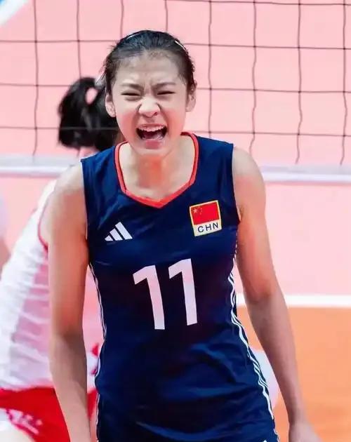 因为李盈盈目前是养伤阶段，太早复出容易旧伤复发。所以，现在中国女排，打总决赛还