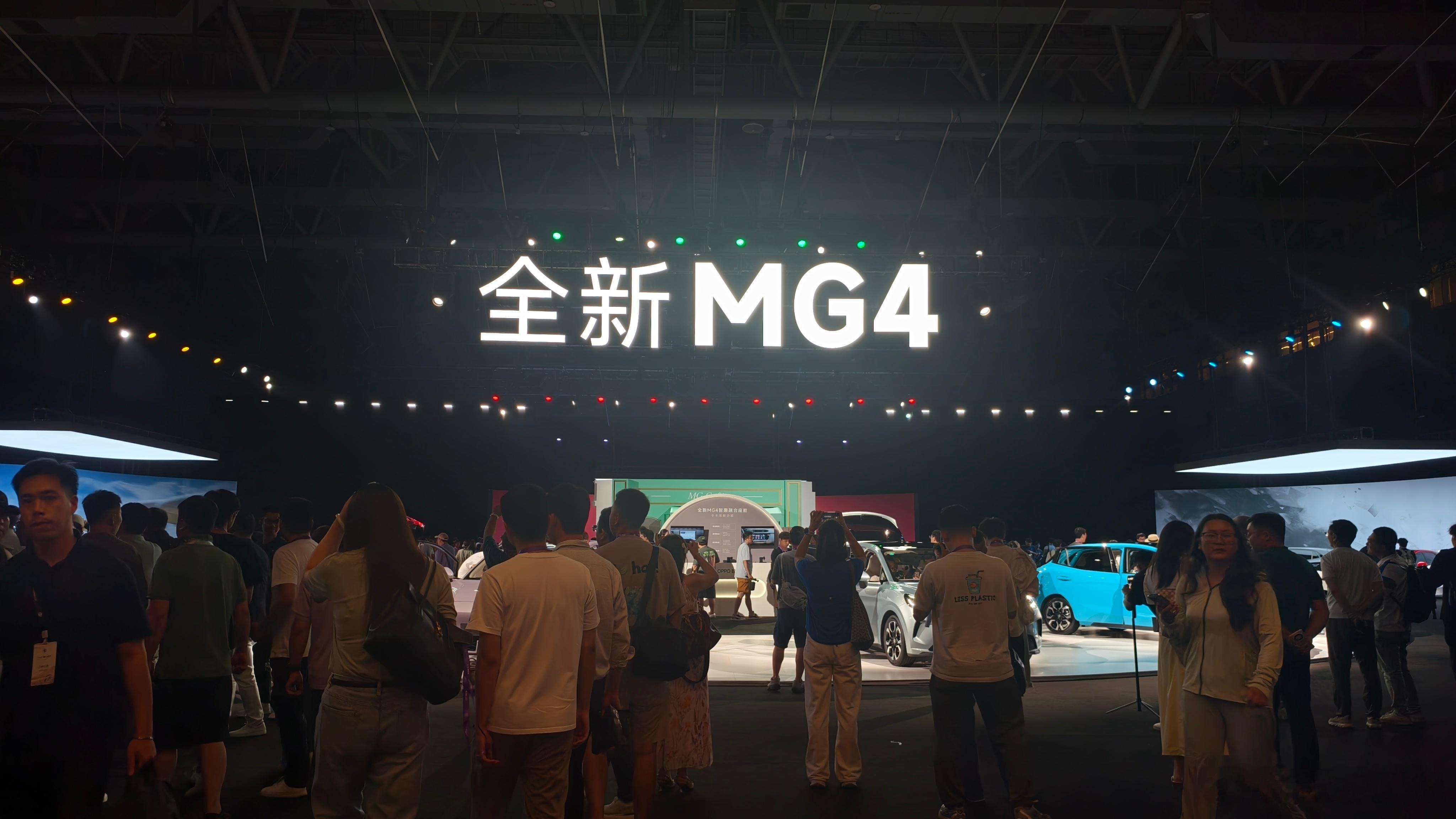 mg4疯了预售价7.38万其实，如果你来现场看看这个车的质感和尺寸，你就大概能