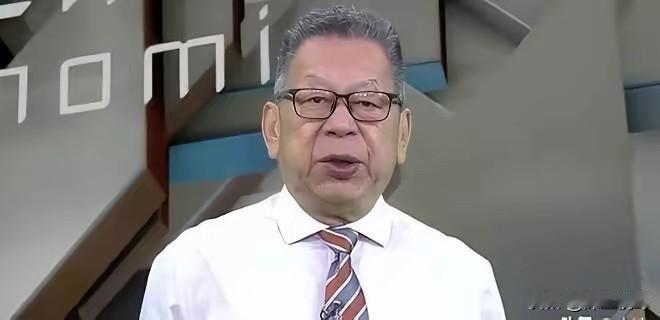 凤凰卫视资深评论员石齐平最近发文，一口气谈了三个判断：第一，中国眼下正处在一个强