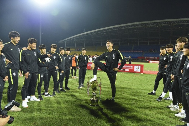 昔日恩怨! 韩国队11月将再次参加熊猫杯, 2019年踩奖杯被没收冠军