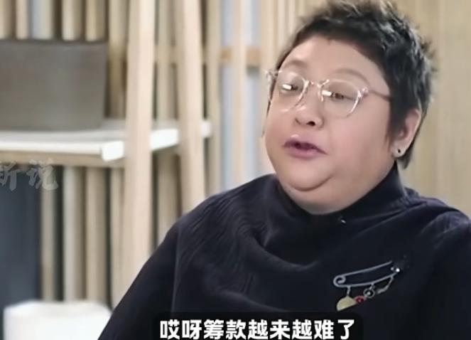 两种慈善格局高下立判！韩红一段感慨慈善筹款艰难的视频引发全网热议，她直言当下捐款