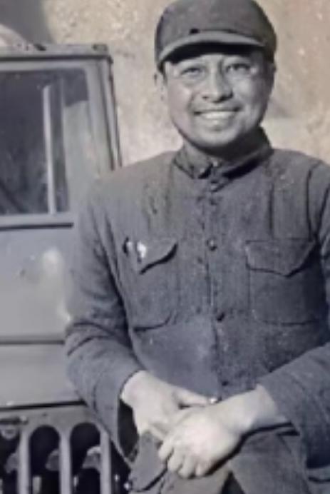 1949年，陈赓带着部队路过广西休整，广西军区司令员张云逸，拿出两辆刚缴获的李宗