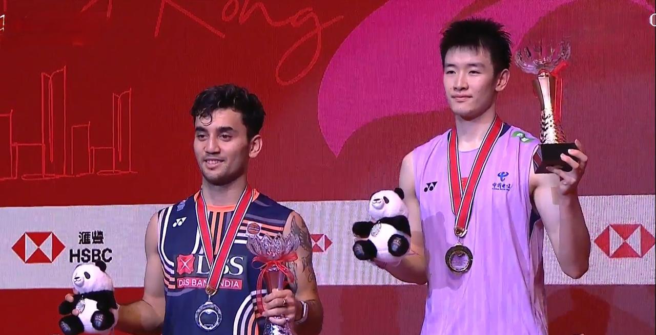 中国队在香港羽毛球公开赛大获全胜，包揽全部五个项目的冠军，还拿到两个亚军，时隔1