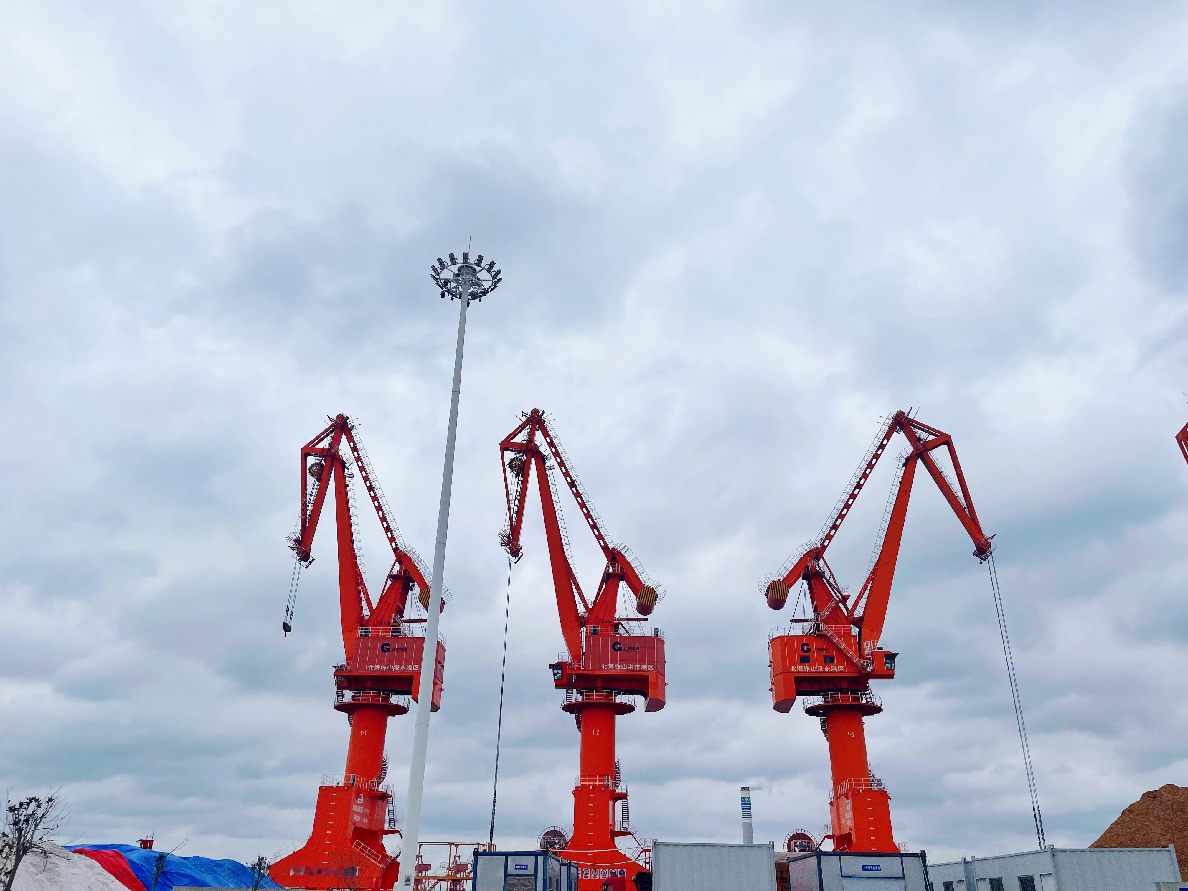 玉林海港码头位于北海市合浦县白沙镇榄根村近岸海域！八年建设，于2023年底建成开