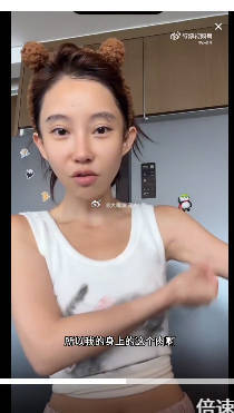 冯提莫自曝肚皮松的原因我在前年，差不多两个月左右瘦了10多斤，感觉有两处部