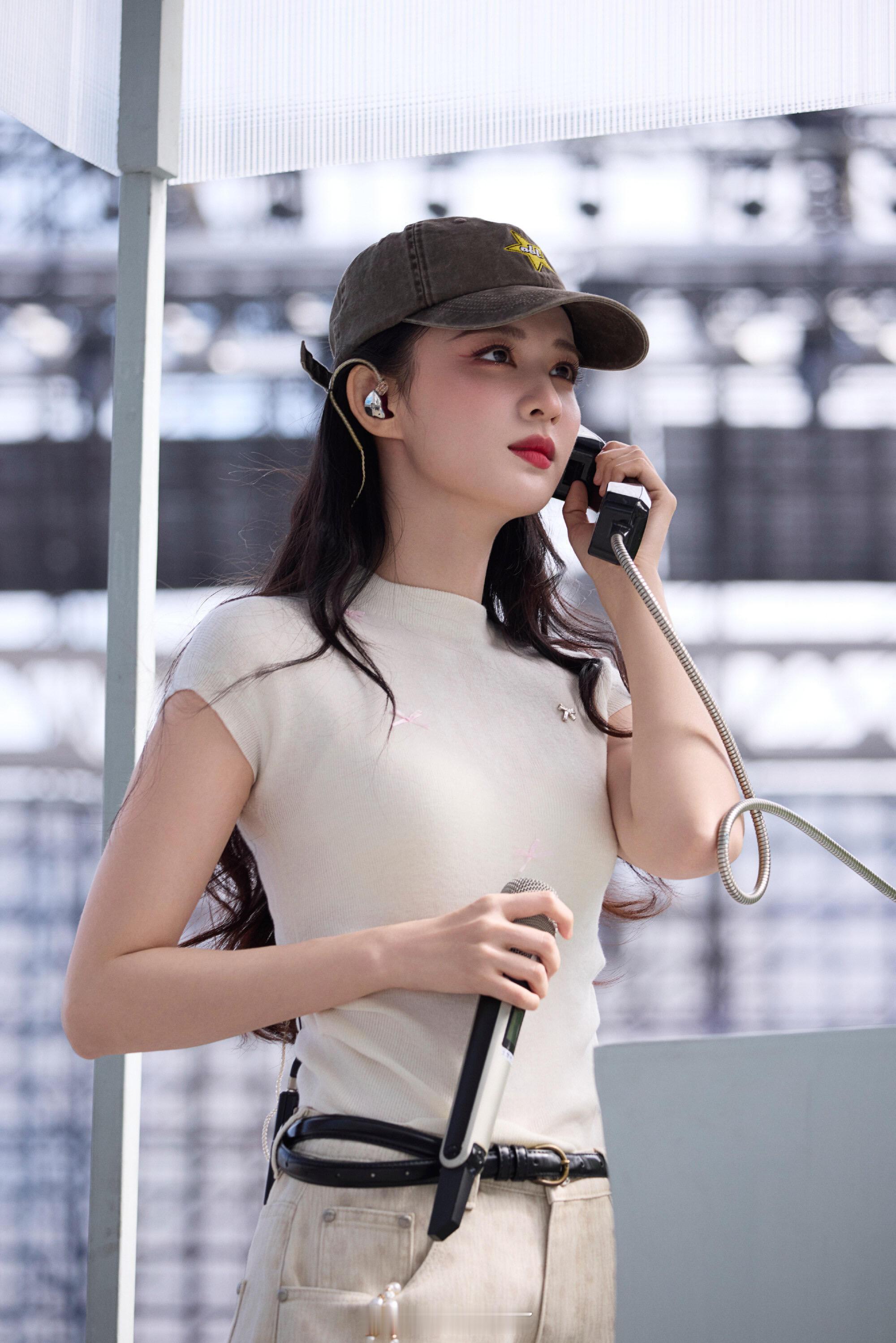 王楚然湖南卫视跨年晚会彩排图五官太精致了🚢宝的盛世美颜太顶了