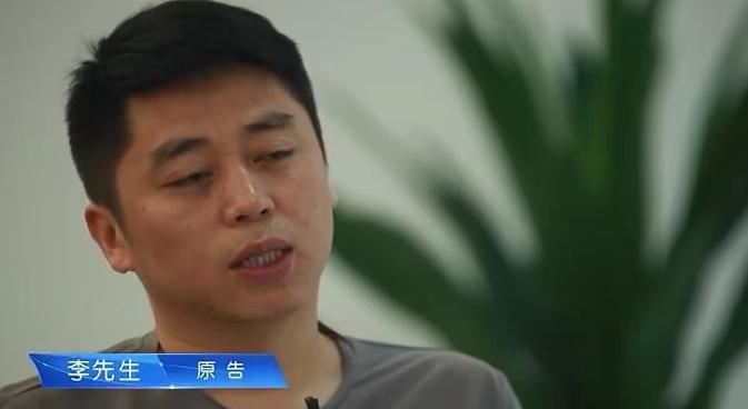 银行卡莫名出现两笔大额转账，李华勇第一时间联系开户行要求冻结账户，没想到遭到拒绝