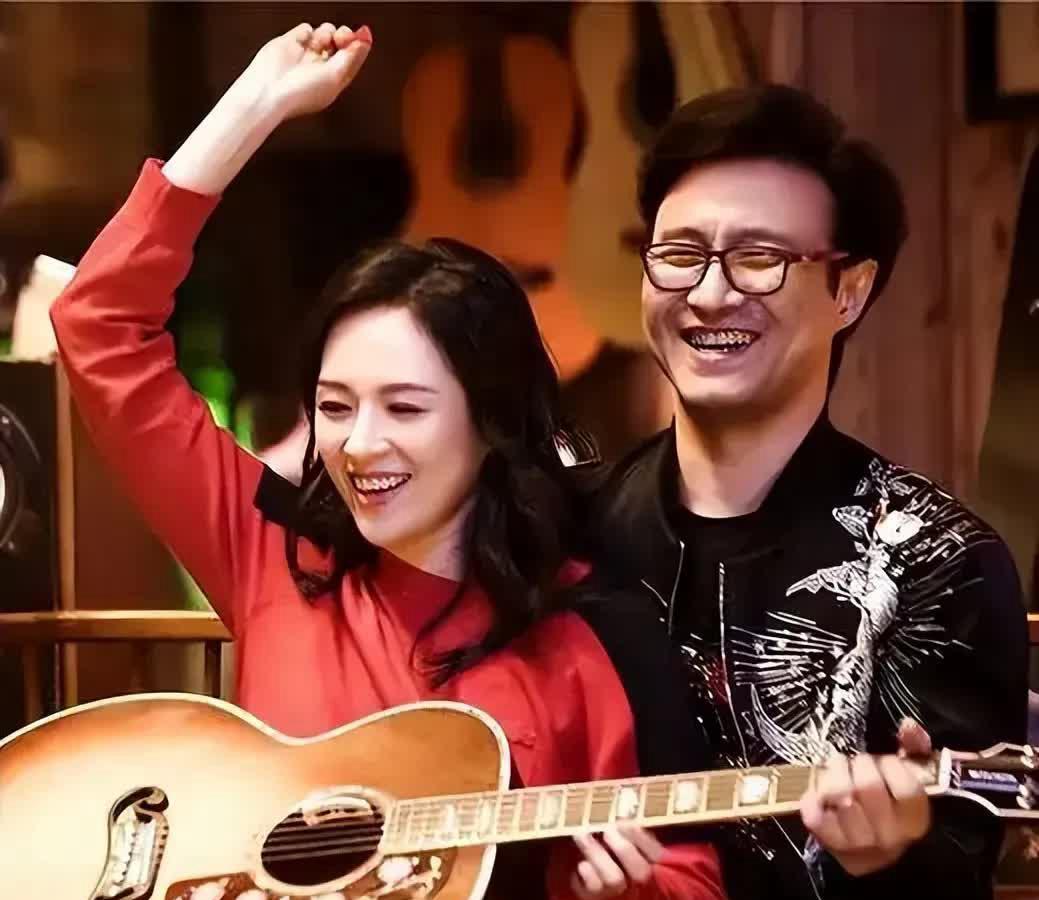 一次节目中，主持人问章子怡:如果给你10亿让你离开汪峰，你愿意吗？章子怡摇摇头