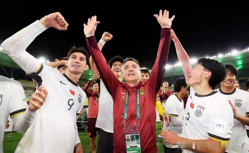 7年，年薪没过100万欧，安东尼奥还在中国干。​​这位西班牙老头，不是没地方去。