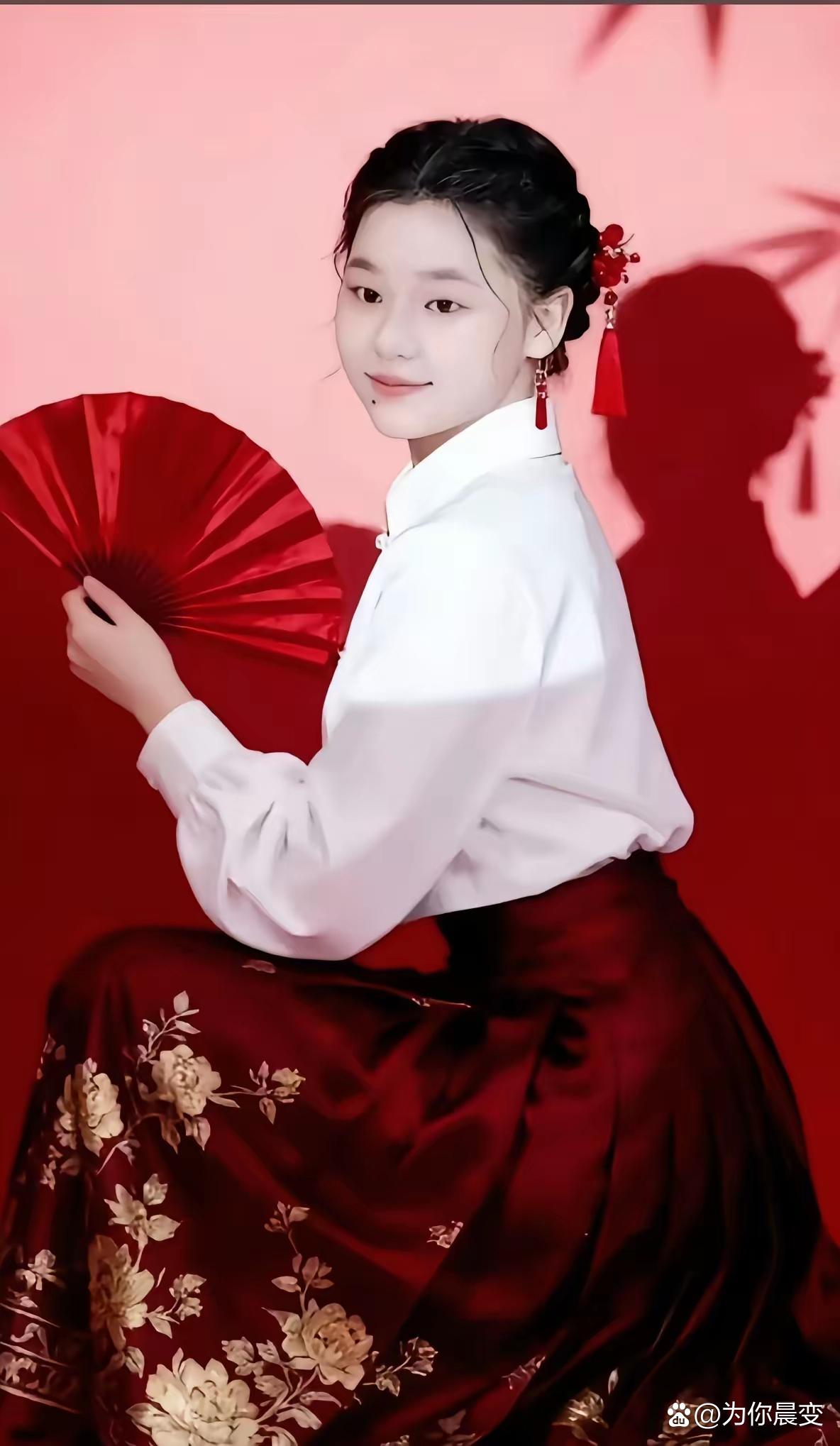 全红婵的写真照让人忍不住多看几眼。无关画面精致度，也无关人气高低，只