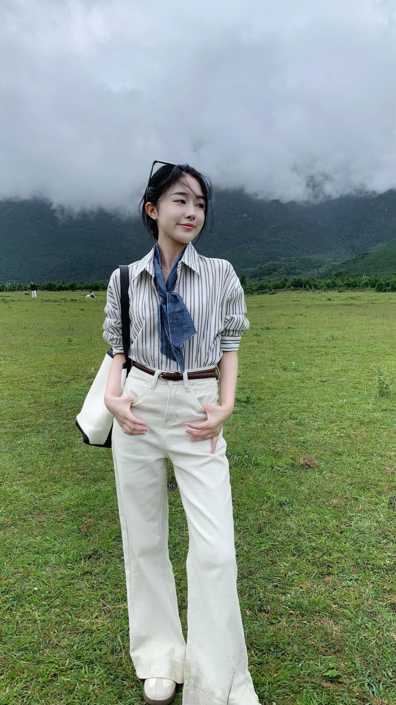 云雾缭绕的山间