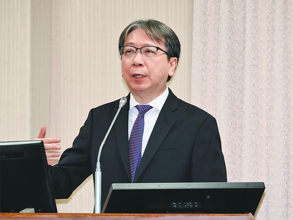 就在刚刚，台“安全局长”蔡明彦发表声明，7月6日，针对中俄海军在青岛附近