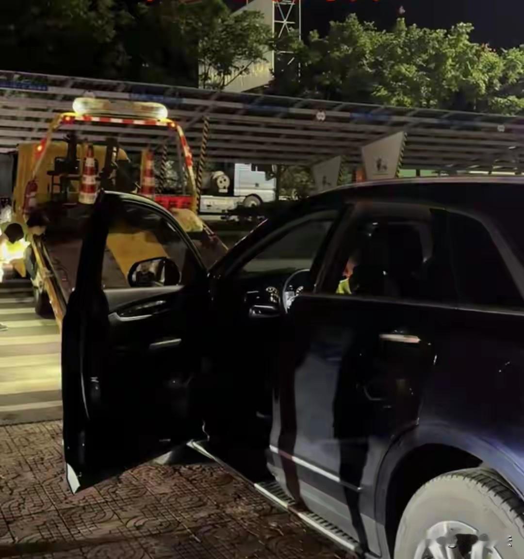 “钱白花了！”贵州贵阳，一男子旅游完回家，上高速前忘记加油，他开到半路，油表报警