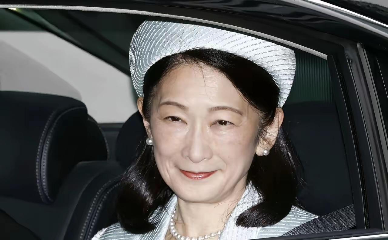 9月11日，刚参加完已故挪威国王哈拉尔五世葬礼的文仁亲王和纪子妃被拍到乘车前往德