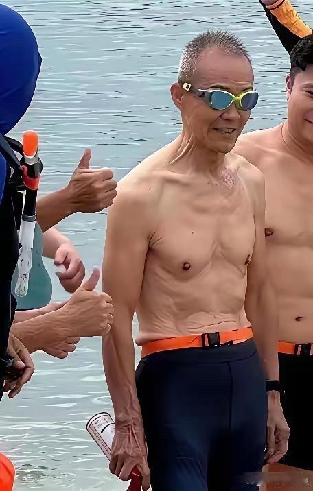 王石在深圳大梅沙，练成这样了吗？