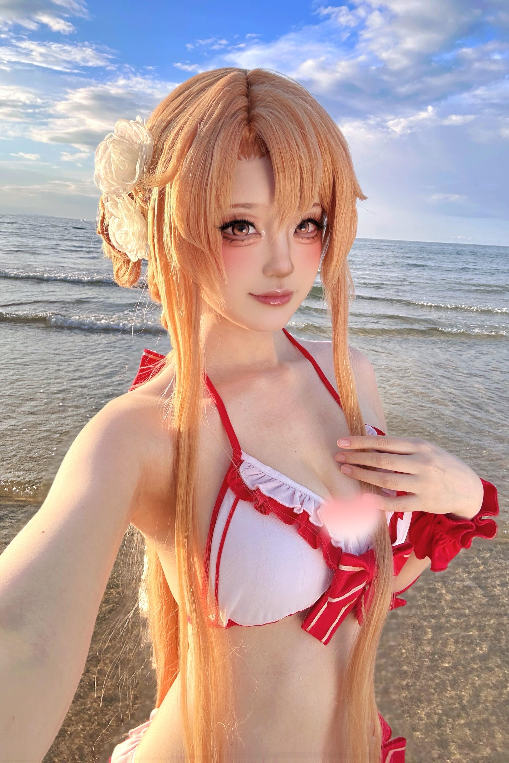 Asuna 泳装。