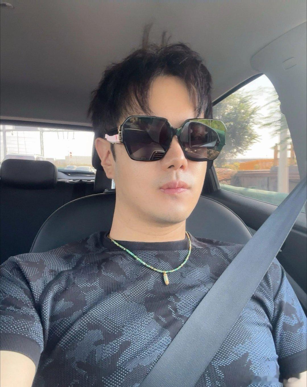 问单身的人为什么不结婚有多离谱加油吧少年。单身也罢，不结婚也罢。开心就好。​​