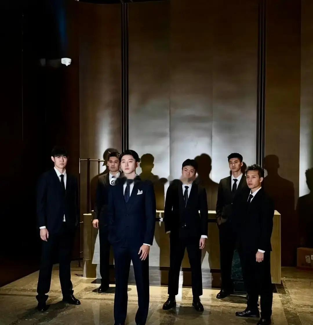 别以为婚礼只会让球员分心。昨天高准翼在济南完婚，刘彬彬当伴郎，王大雷坐主桌