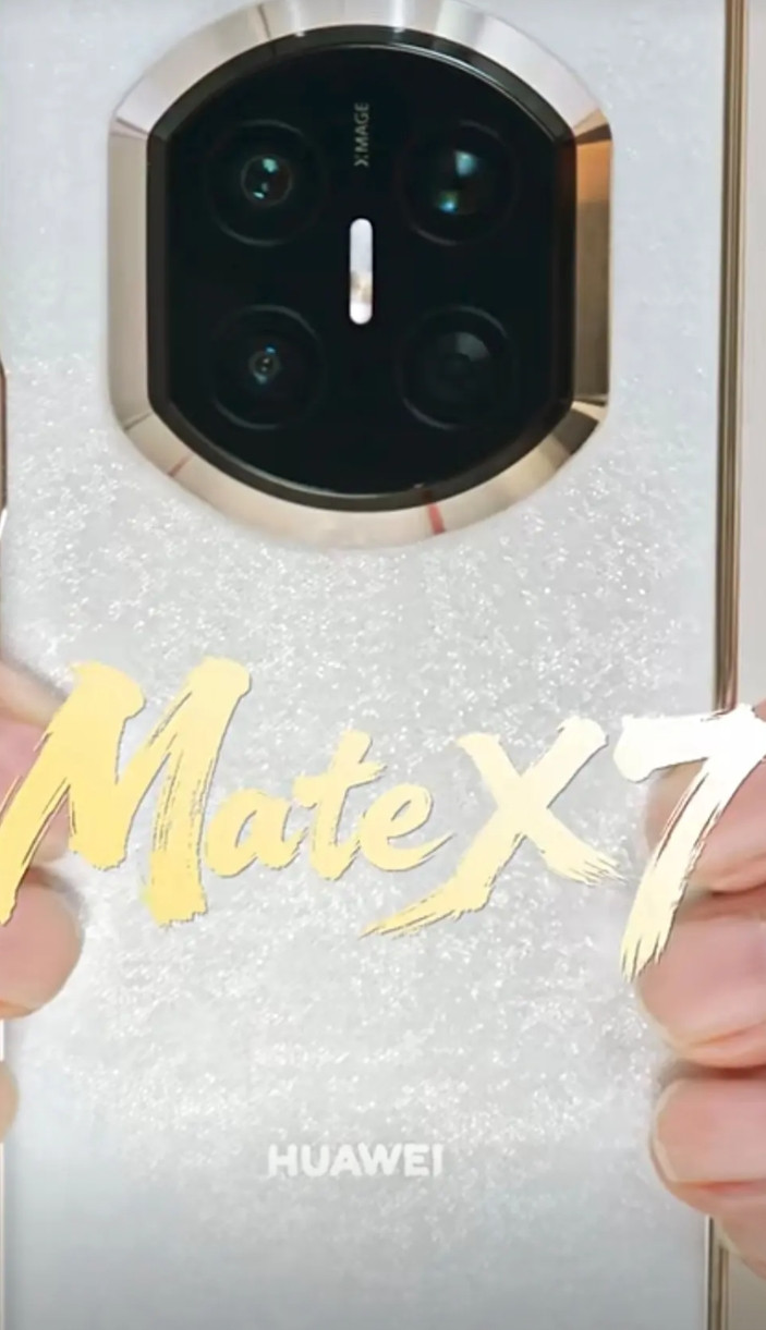 当我看到余承东手里的mateX7的摄像头，我说怎么那么熟悉呢？我再看看我的荣耀