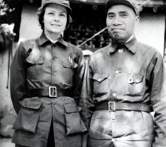1937年史沫特莱采访朱德时愣住了：这个穿粗布军装的人，德语竟比她这个德国通讯员