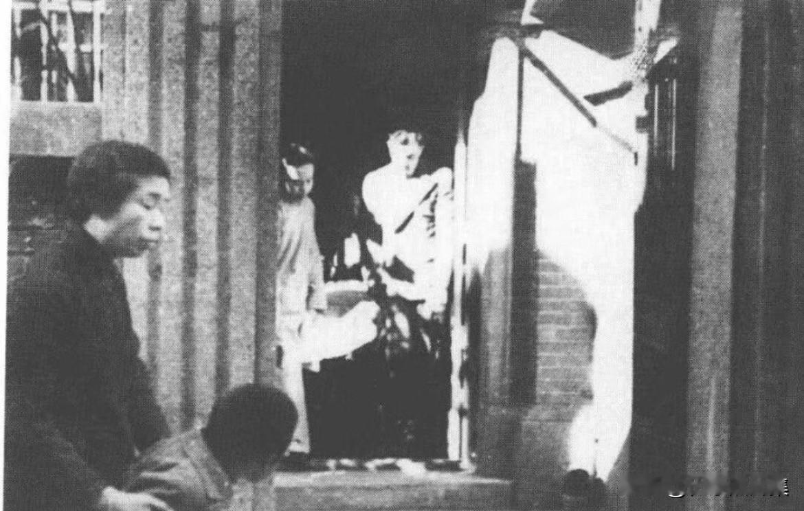 1936年10月19日清晨5时25分，鲁迅在上海大陆新村9号的寓所内病逝。图为当