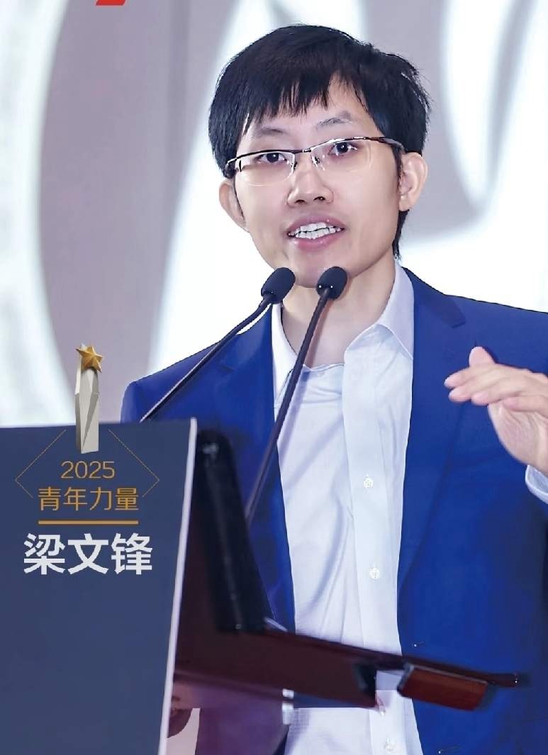 世界上优秀的人都是长期主义者，梁文锋是跨界科技赛道的“双领域领航者”，以技术深耕