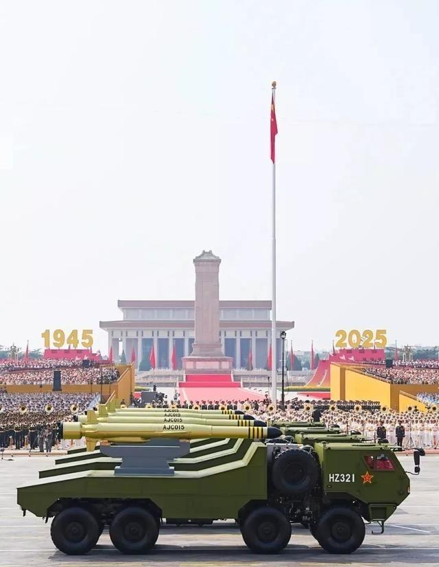 过去中国军事力量不强的时候，西方国家整天炒作“中国威胁论”。现在中国军事强大的时