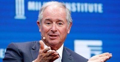 美国超级富豪苏世民，公开放话：“美国正在把中国逼成无法战胜的对手！”随后，他捐款