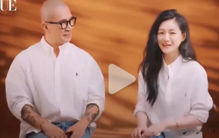 其实那时候访谈的录像就能看出。陪老头的面相都枯了。离婚的时候还很水灵，当时庆祝离