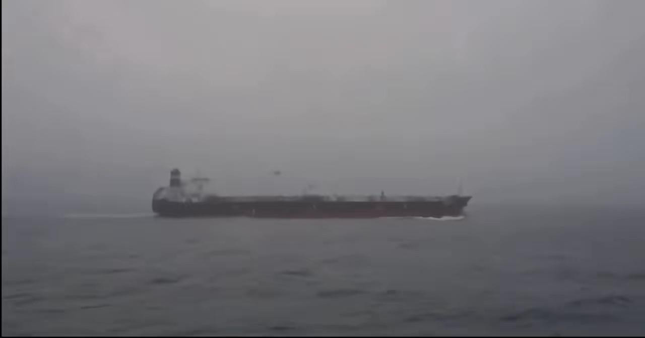 趁你病，要你命！法国特种兵突袭，扣押一艘11万吨俄罗斯油轮！法国这次真动手了