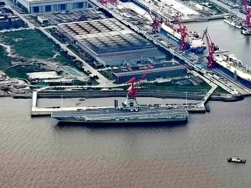 昨日，中国海军南海舰队又增加了4万吨级别的水面舰艇，舰队的排水量吨位又进一步增加