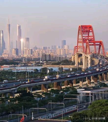 广州基建交通为啥总被吐槽：看着是高大上，实则却不以人为本？说起广州的基建和