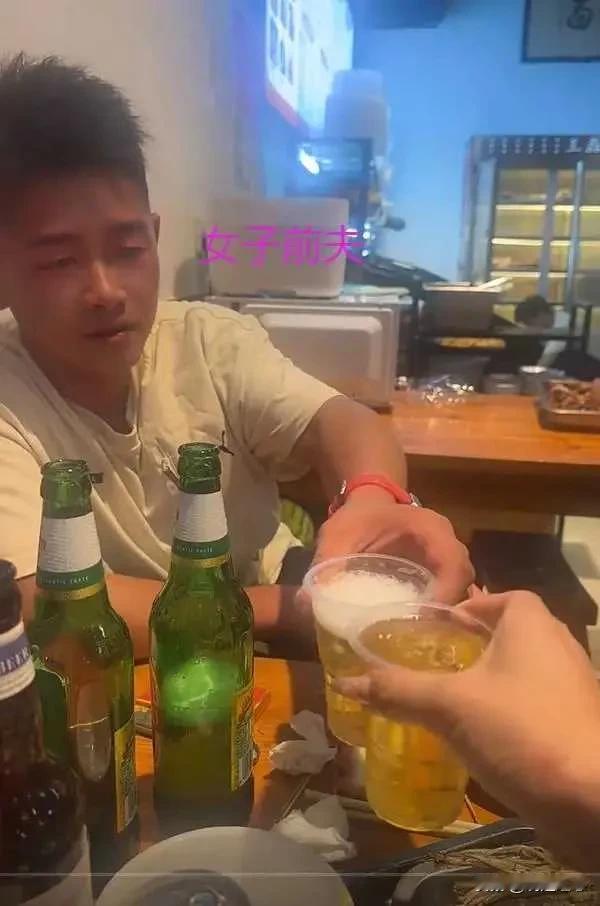 33岁女子和丈夫离婚3年，一起喝酒还是那种感觉：但不可能复婚了浙江一家小饭馆