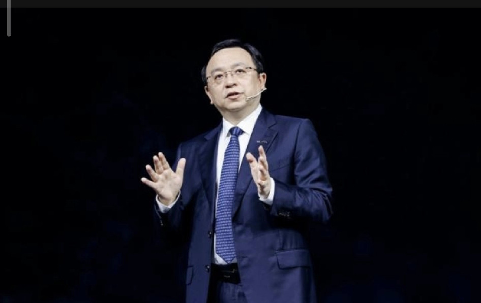比亚迪快充时电池摸起来烫手，76℃到底算啥？万亿市值卡在门口进不去。