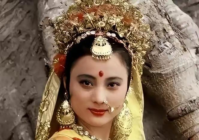 1997年，李玲玉嫁给犹太富豪杰瑞，新婚夜，李玲玉开玩笑地说：“你就不怕我嫁