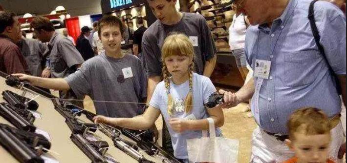 明明近4亿支枪在手，美国人造反为啥比登天还难？美国人手里的枪多得吓人，有人说